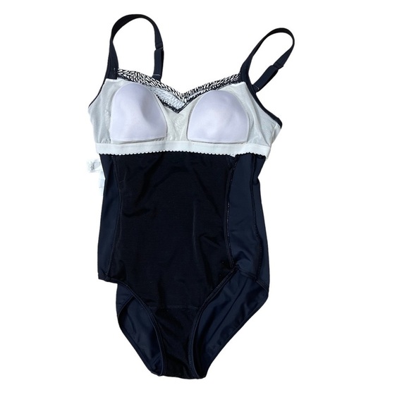 CROFT & Barrow Black and White One Piece Slimming Swimsuit Size 12 - Picture 9 of 12